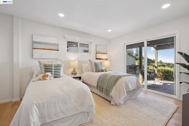 6801 ARMOUR DRIVE, Oakland CA: https://media.crmls.org/mediaz/89e5f252-554c-444c-804f-410ad6cb1d4c.jpg