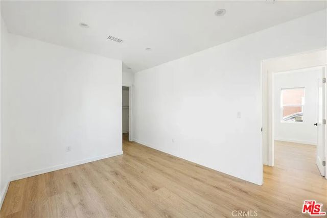 935 E Fairview Boulevard, Inglewood CA: https://media.crmls.org/mediaz/89e6c321-8c9c-46a1-aeb1-4b1f987488e5.jpg