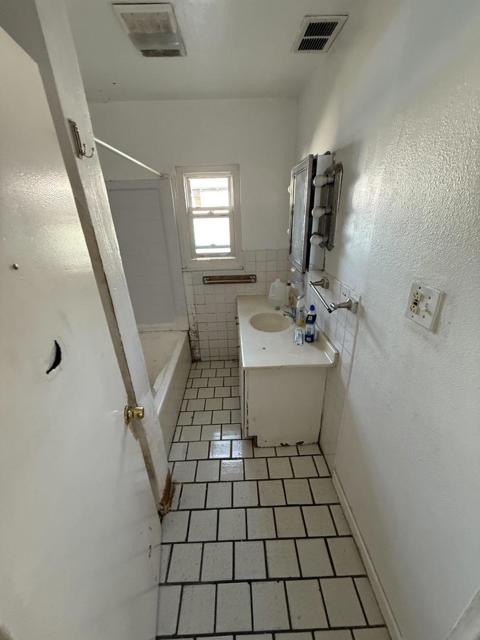 1125 Garden Street, East Palo Alto CA: https://media.crmls.org/mediaz/89e6d953-3a32-4716-9022-93cfcafaa585.jpg