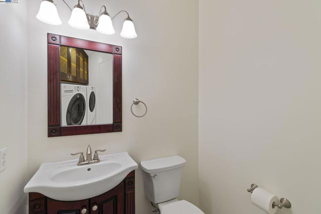 1927 Foxswallow Cir, Pleasanton CA: https://media.crmls.org/mediaz/89e71e1e-bec1-4797-8954-49c212ea4c62.jpg