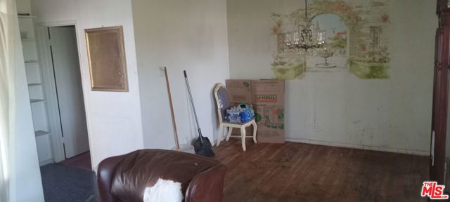 2308 W 117th Street, Hawthorne CA: https://media.crmls.org/mediaz/89e725e9-4f4c-4b46-9b69-7169885ecc4e.jpg