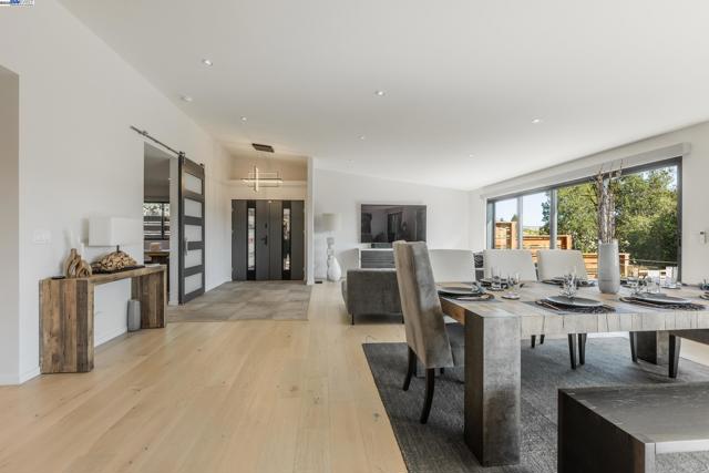 5 Sky Terrace, Danville CA: https://media.crmls.org/mediaz/89e7d6be-0e31-47ca-8ace-53a8e9dad5b0.jpg