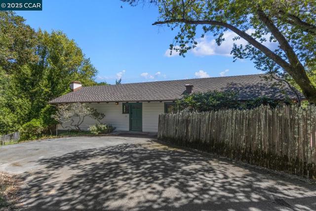 37 La Madronal, Orinda CA: https://media.crmls.org/mediaz/89e84c82-3c7b-4206-89f3-a0315687ba1c.jpg