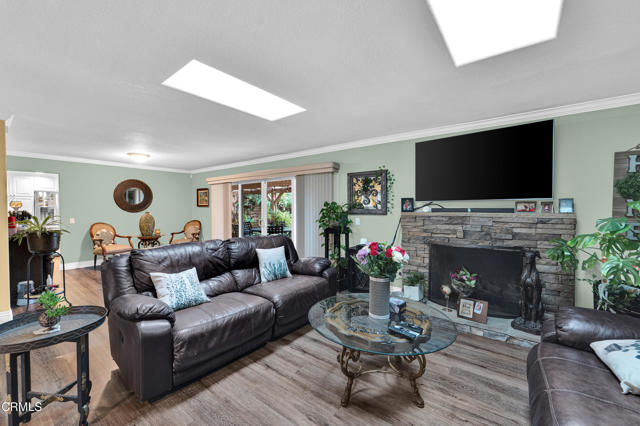 Detail Gallery Image 5 of 28 For 219 Castilian Ave, Newbury Park,  CA 91320 - 4 Beds | 2/1 Baths