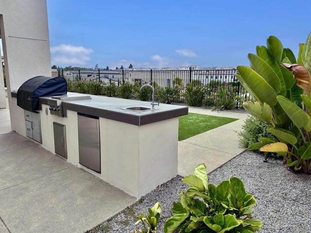 Detail Gallery Image 3 of 7 For 5350 Morning Sage Way, San Diego,  CA 92130 - 5 Beds | 5/1 Baths
