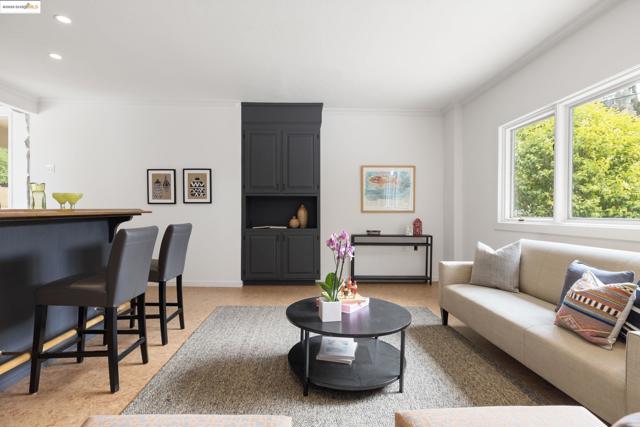 150 Santa Rita Dr, Walnut Creek CA: https://media.crmls.org/mediaz/89eabaec-1607-4526-af0d-d53ff87952e0.jpg