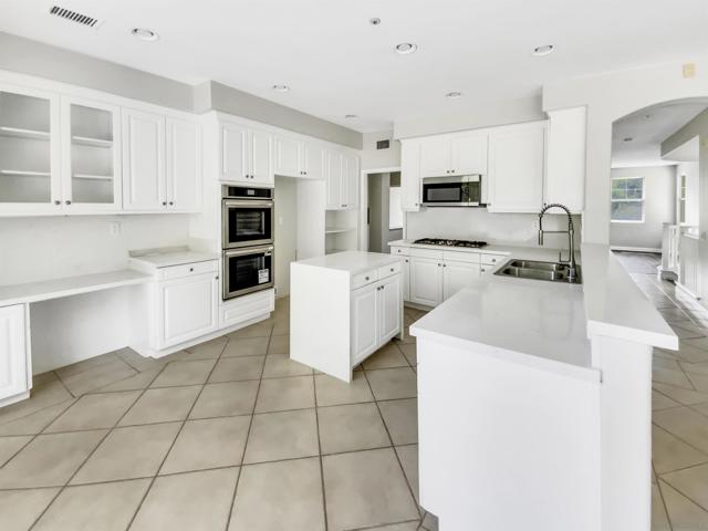 6125 Flagstone Row, La Jolla CA: https://media.crmls.org/mediaz/89eb46ab-184a-400d-8da3-602bb8fc3eca.jpg