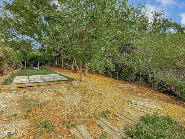 1888 El Monte Drive, Thousand Oaks CA: https://media.crmls.org/mediaz/89eb7d6f-16b4-485d-9aaf-c084ba41e09b.jpg
