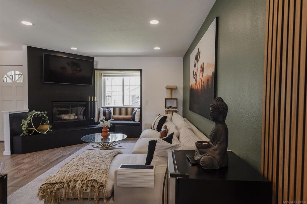 MLS #250033095SD img 4