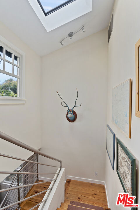 2439 Glyndon Avenue, Venice CA: https://media.crmls.org/mediaz/89ec0a00-f105-4f8b-affe-bfcaf31f1662.jpg