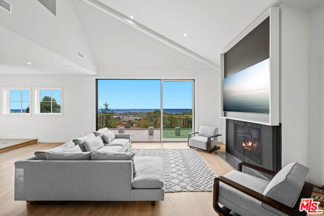 1324 Monument Street, Pacific Palisades CA: https://media.crmls.org/mediaz/89ec2a31-8701-4da8-8fb7-eb4c674855f8.jpg