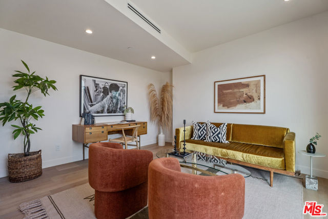 4691 Glenalbyn Drive, Los Angeles CA: https://media.crmls.org/mediaz/89ec543c-4fec-4e88-80e7-2586a7dca25a.jpg