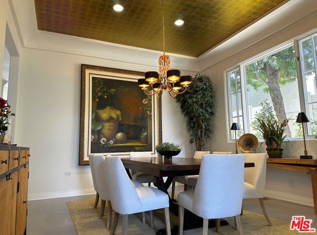 723 10th Street, Santa Monica CA: https://media.crmls.org/mediaz/89ec66d9-dd68-4672-873f-e23d2f9ff178.jpg