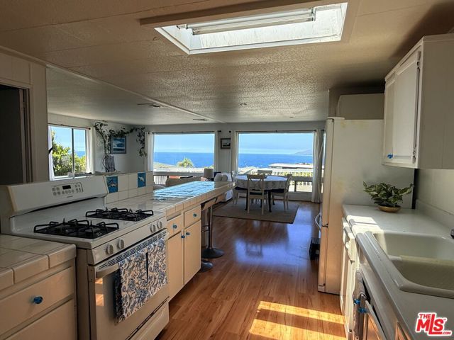 29500 Heathercliff, Malibu CA: https://media.crmls.org/mediaz/89ecbd4b-083b-4fae-b2ee-abab8016e0a4.jpg