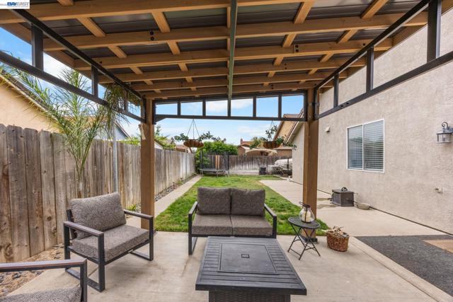 502 Chablis Way, Manteca CA: https://media.crmls.org/mediaz/89edba91-ca7f-4954-abd6-8da15627903c.jpg