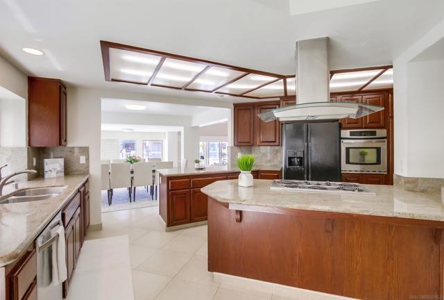 6 Buccaneer Way, Coronado CA: https://media.crmls.org/mediaz/89edbd69-c3f0-4fcc-a050-65777450e208.jpg