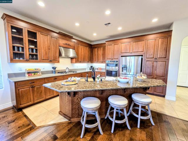 1735 Veneto Ln, Brentwood CA: https://media.crmls.org/mediaz/89edf49d-58f7-4d2a-9398-5d421f93ea52.jpg