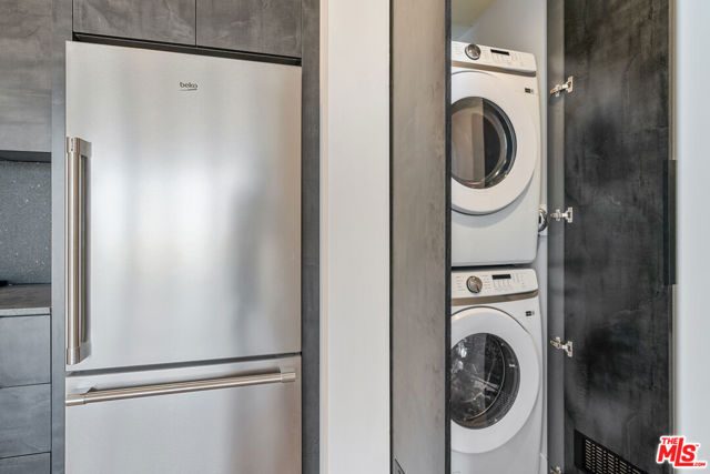 10700 Tabor Street, Los Angeles CA: https://media.crmls.org/mediaz/89ee1edf-dda5-4429-8811-cadea06bb121.jpg