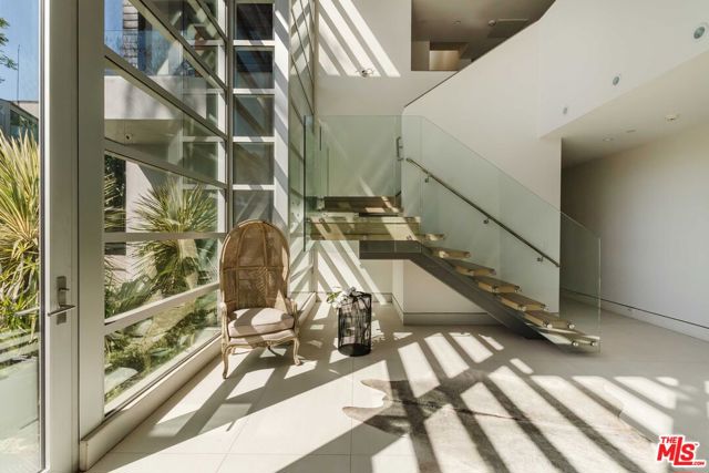 770 Paseo Miramar, Pacific Palisades CA: https://media.crmls.org/mediaz/89ee3f83-a61b-4a45-8a48-937da8ea9a6a.jpg