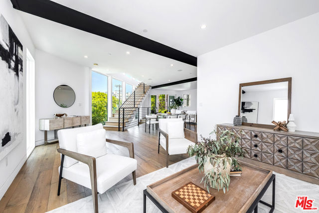 126 Thornton Place, Venice CA: https://media.crmls.org/mediaz/89eea664-d010-4d68-9f22-68d3de299586.jpg