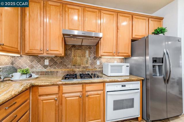 10 Narcissus Ct, Danville CA: https://media.crmls.org/mediaz/89ef3082-2db9-46a8-8841-c560971394eb.jpg