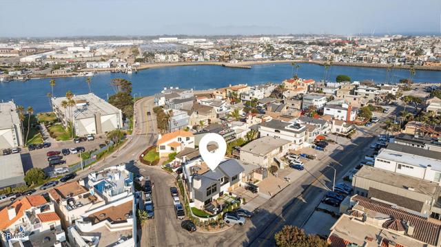 3256 Ocean Drive, Oxnard CA: https://media.crmls.org/mediaz/89ef875a-1c7e-41a5-a8d3-0a5002f5005b.jpg