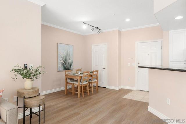 4165 Executive Dr, La Jolla CA: https://media.crmls.org/mediaz/89efa59b-2f98-4101-9853-df7fe42903e7.jpg