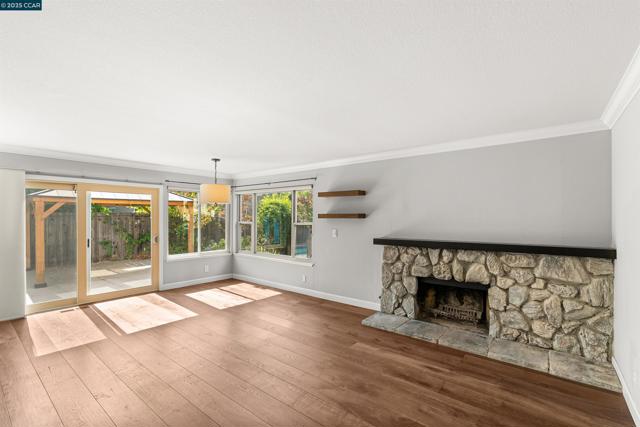 4403 Winterberry Ct, Concord CA: https://media.crmls.org/mediaz/89effd28-d2bf-4848-9e41-fe2dd8a81bf0.jpg