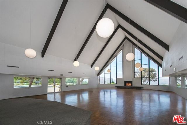 117 Navajo Lane, Topanga CA: https://media.crmls.org/mediaz/89f120f9-5861-4f55-9693-404246b786aa.jpg