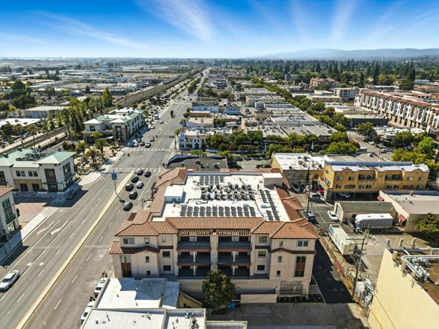 560 El Camino Real, San Carlos CA: https://media.crmls.org/mediaz/89f1688f-ffbf-4d9b-8bf9-6b9525927bfe.jpg