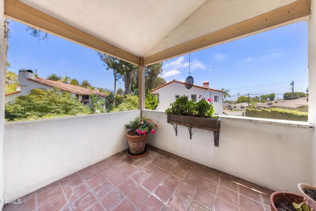 521 E Anapamu Street, Santa Barbara CA: https://media.crmls.org/mediaz/89f25735-59f3-41dd-91ef-83713cba8578.jpg