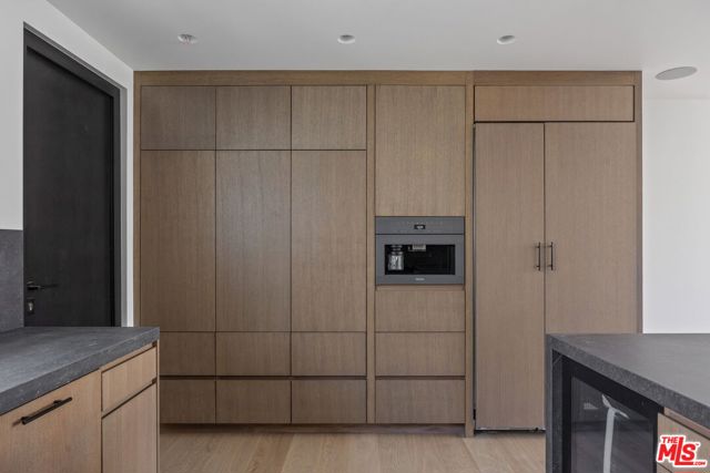 3940 Huron Avenue, Culver City CA: https://media.crmls.org/mediaz/89f2ab19-4015-4945-bcc5-0bb97484d994.jpg