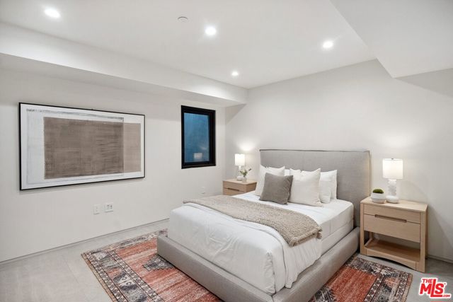 3670 Buena Park Drive, Studio City CA: https://media.crmls.org/mediaz/89f3084e-d13a-466d-a511-5819080bacb9.jpg
