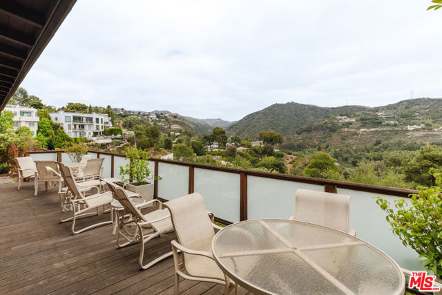 2208 Westridge Road, Los Angeles CA: https://media.crmls.org/mediaz/89f371d3-e926-45bb-8b67-2f21ac95ff78.jpg