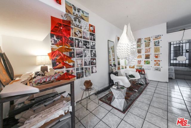 2646 La Cienega Avenue, Los Angeles CA: https://media.crmls.org/mediaz/89f3d2ff-07d5-4846-abf5-44619ed9e7c6.jpg