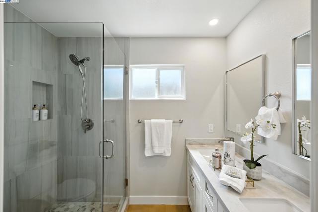 5525 Roosevelt Pl, Fremont CA: https://media.crmls.org/mediaz/89f3e41f-c518-4d85-b7c7-a573aa8ff16f.jpg