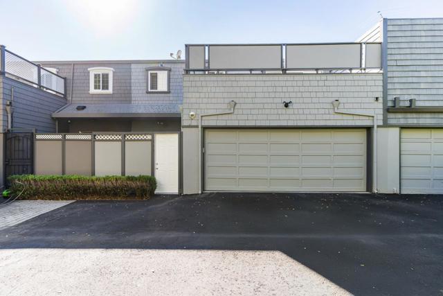 523 Maple Street, San Mateo CA: https://media.crmls.org/mediaz/89f40862-3574-4610-92d3-2203bb3a0e5d.jpg