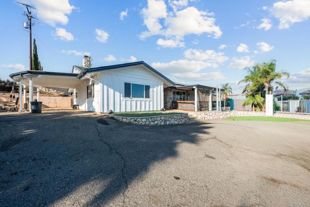 28757 Mac Tan Road, Valley Center CA: https://media.crmls.org/mediaz/89f4668e-2b7e-4537-a606-c12d0980402c.jpg