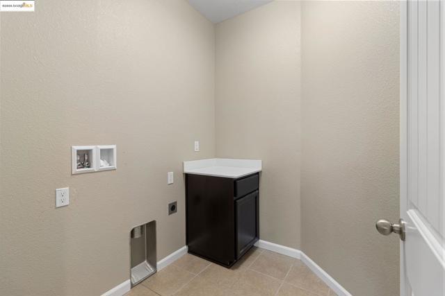 2218 Toscana Dr, Pittsburg CA: https://media.crmls.org/mediaz/89f4dbc3-4ff2-452d-bb4b-b44cd62a4547.jpg