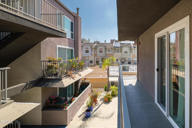 Detail Gallery Image 18 of 25 For 6525 La Mirada Ave #103,  Los Angeles,  CA 90038 - 2 Beds | 2 Baths