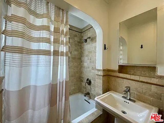 837 5th Street, Santa Monica CA: https://media.crmls.org/mediaz/89f5d70a-9eaa-476c-b051-28bb506e7523.jpg