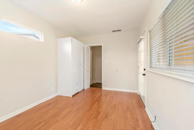 560 6th Avenue, Menlo Park CA: https://media.crmls.org/mediaz/89f65e0b-207a-4c66-a3fc-227640d0cb0c.jpg