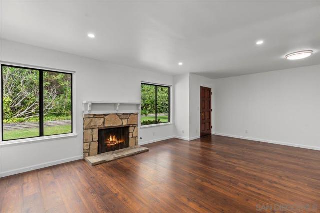 28125 Ridgecove Ct S, Rancho Palos Verdes CA: https://media.crmls.org/mediaz/89f72fee-cf02-4d2a-b713-4cb6560971a8.jpg