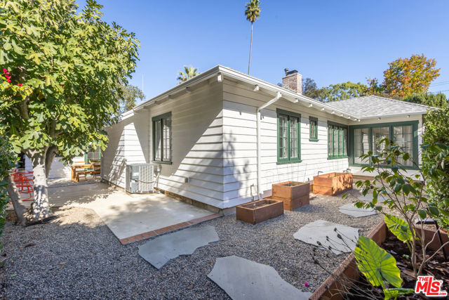 601 S Hudson Avenue, Pasadena CA: https://media.crmls.org/mediaz/89f78b11-aa47-47e9-9201-5373df6b9038.jpg