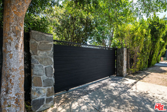 3544 Laurel Canyon Boulevard, Studio City CA: https://media.crmls.org/mediaz/89f79e96-737e-49a4-b83b-de4e58c71289.jpg