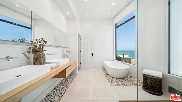 26814 Malibu Cove Colony Drive, Malibu CA: https://media.crmls.org/mediaz/89f7d080-c664-465b-b68e-e8f5ee83c69f.jpg
