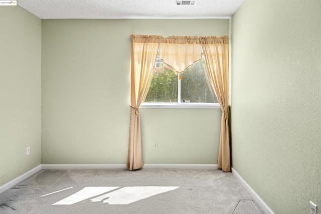 1031 Valley Oak Way, Fairfield CA: https://media.crmls.org/mediaz/89f83e3e-d266-4e7e-8145-694f39a66818.jpg