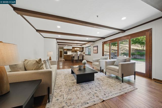 3938 Los Arabis Dr, Lafayette CA: https://media.crmls.org/mediaz/89f87625-12f1-4fe6-95bf-7d5f581e8806.jpg