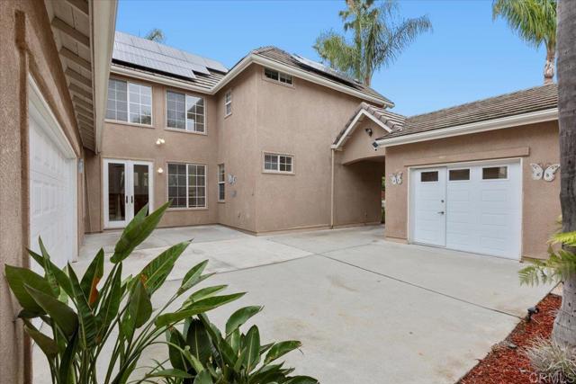 320 Crownview Ct, San Marcos CA: https://media.crmls.org/mediaz/89f91b5b-1a58-4008-b883-afa193062d21.jpg