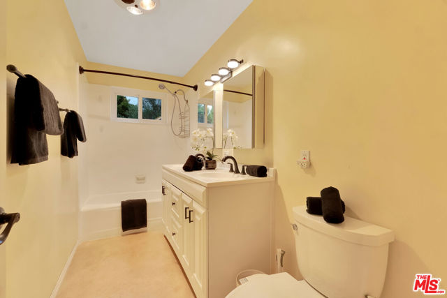 10945 Stever Street, Culver City CA: https://media.crmls.org/mediaz/89f9746d-08f9-4662-873b-25933944bd74.jpg